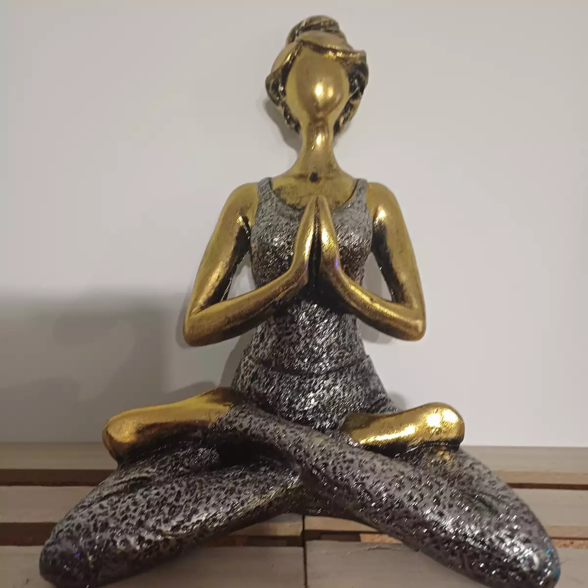 Statuette femme posture Yoga