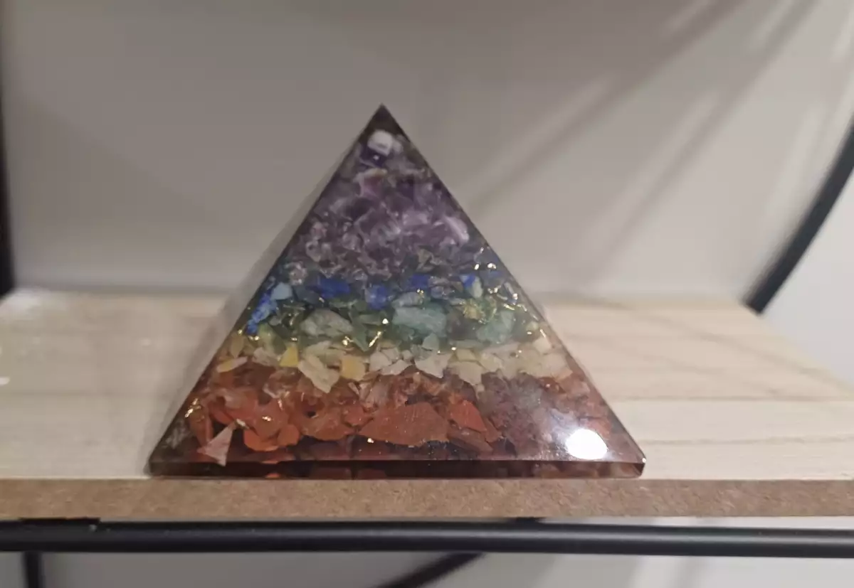 Pyramide Orgonite 7 chakras